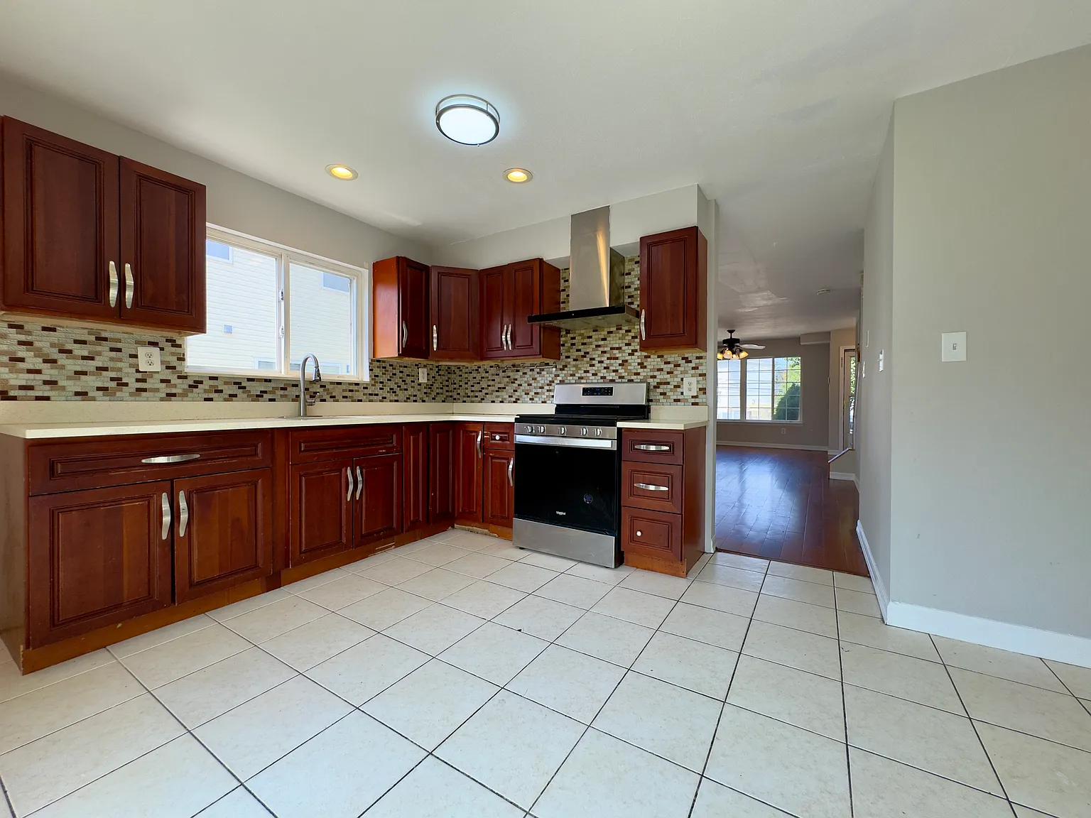 3 bed, 1.5 bath, 1400 sqft, $3,500 — Photo 4