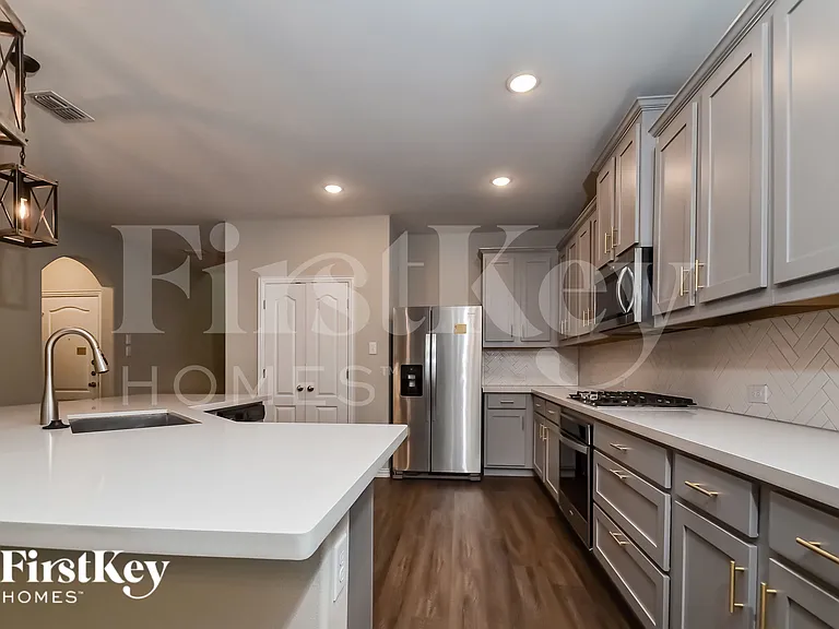 2815 Willow Ln — Photo 5