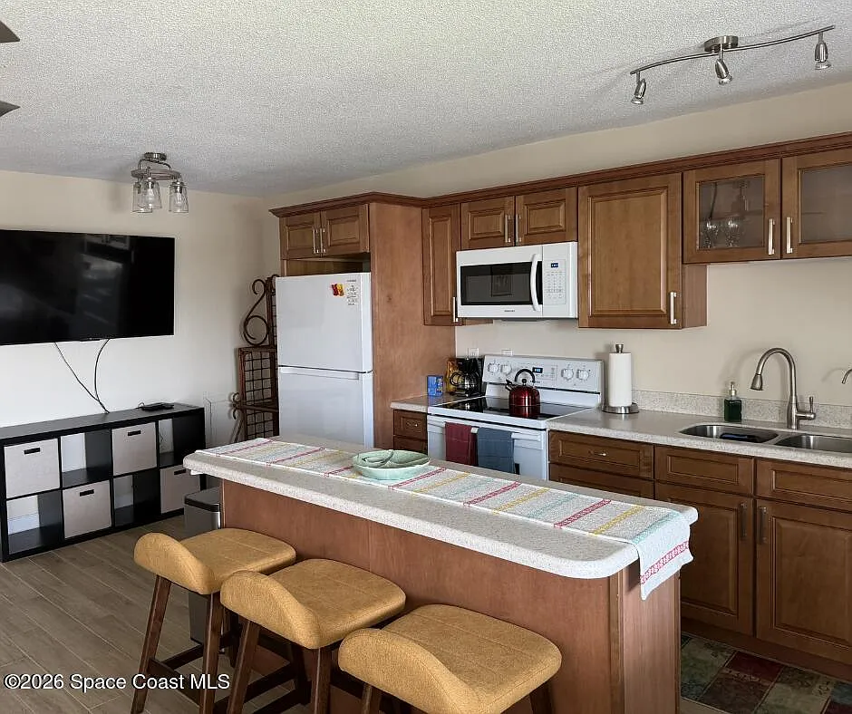 2 bed, 1.0 bath, 924 sqft, $4,000 — Photo 4