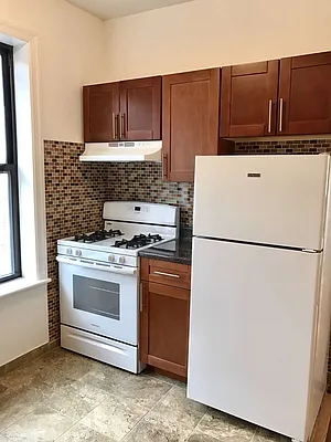 Rented by Zikos Realty Services | media 6