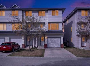 33 N Harvest Oak Cir NE, Calgary, AB T3K 4S6