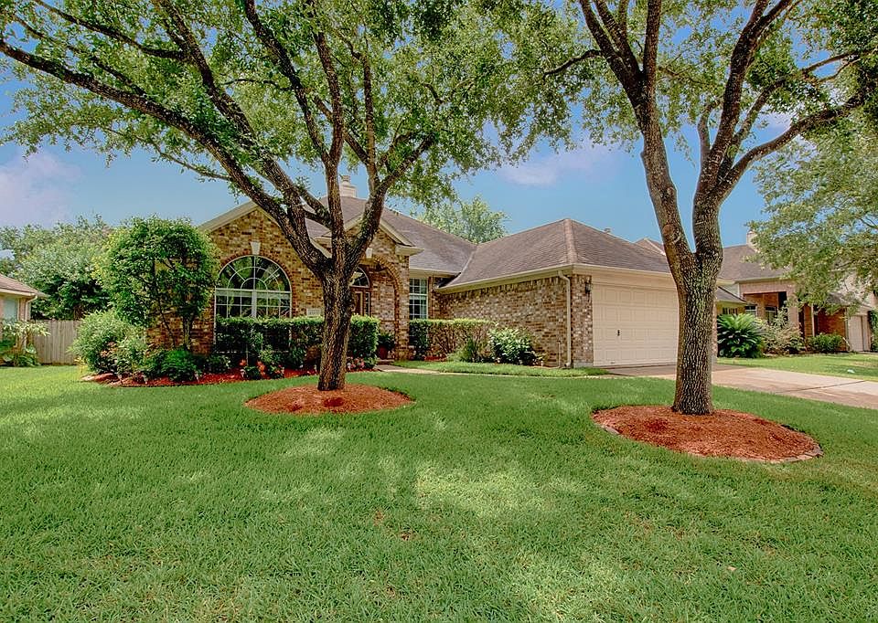 1st image of 4513 Canyon Crest Dr