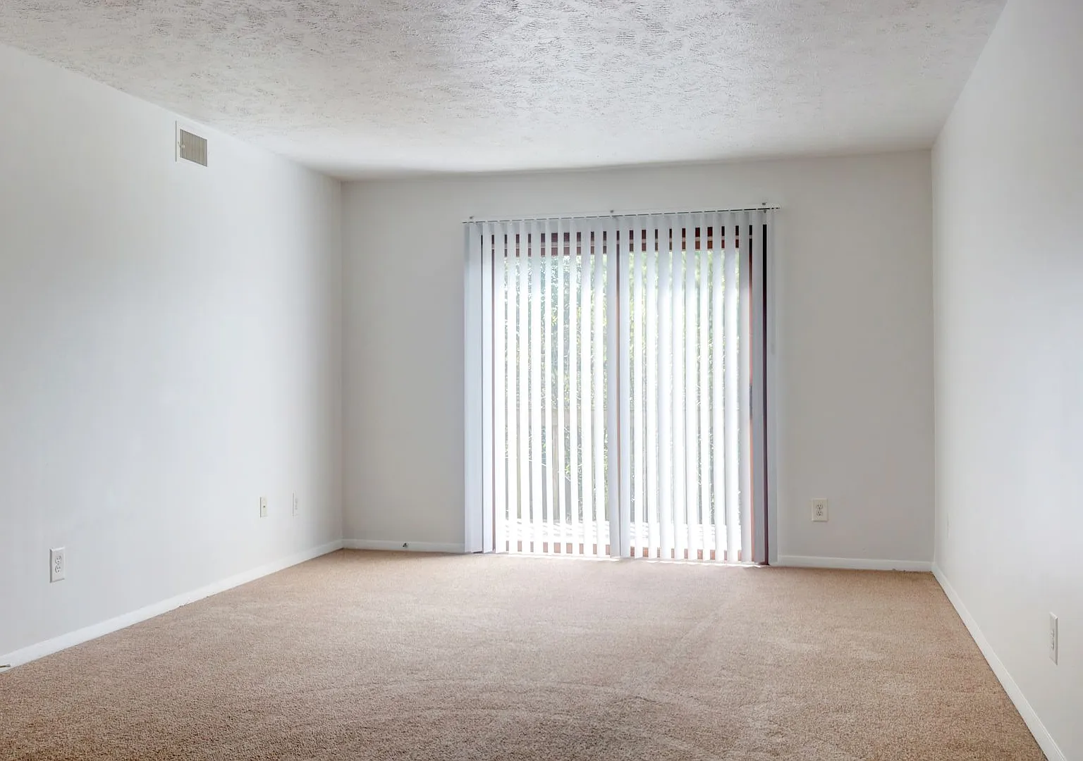 Highland Hills Apartments — Photo 3