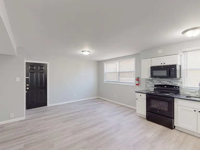910 Gateway Blvd — Photo 23