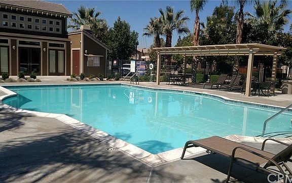 Great pool, plenty of deck area and clubhouse