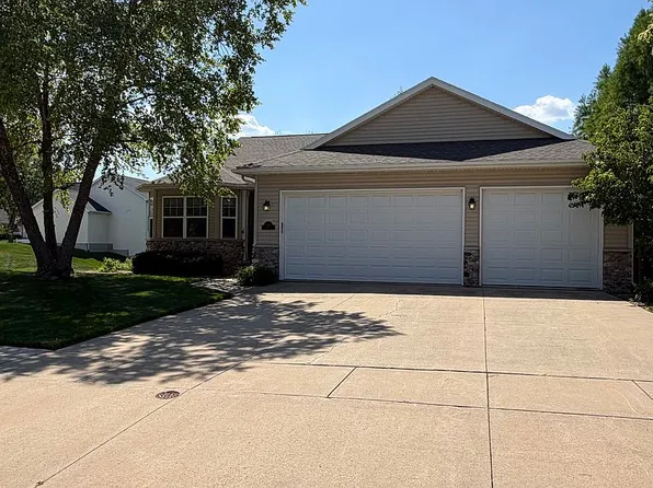 3411 Forest Valley Ct NE, Cedar Rapids, IA 52411