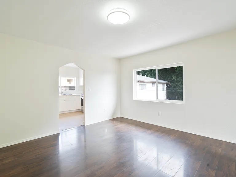 2212 N Thomas St — Photo 8