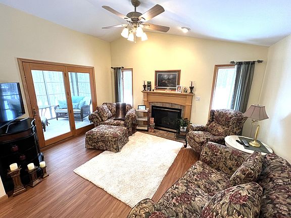 4th image of 4092 Forest Ln