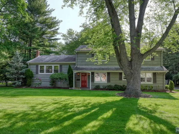 831 Prospect St, Glen Rock, NJ 07452