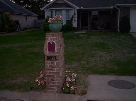 Front of House w/mailbox