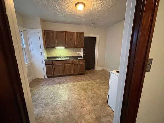 3rd image of 4625 Gifford Ave #B