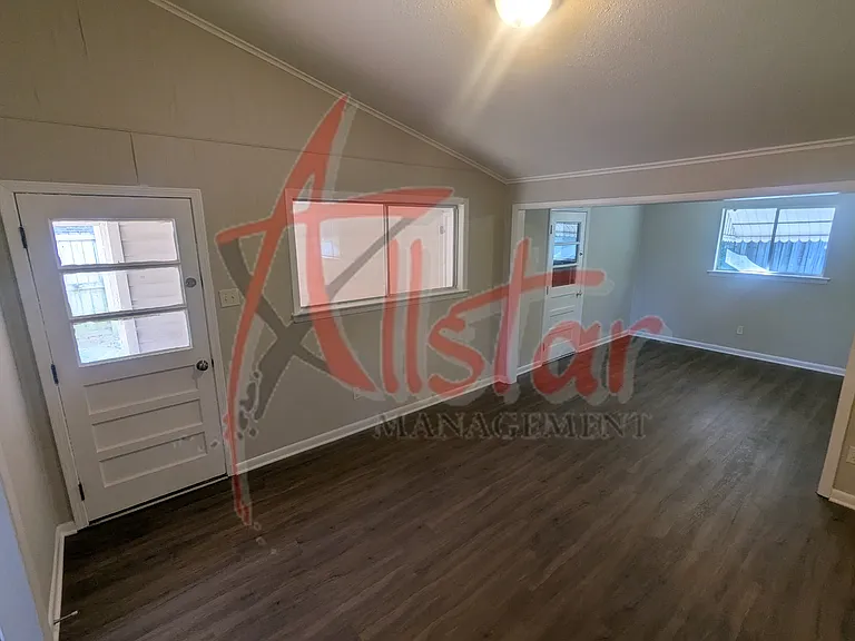 1915 Southaven Cir N — Photo 5