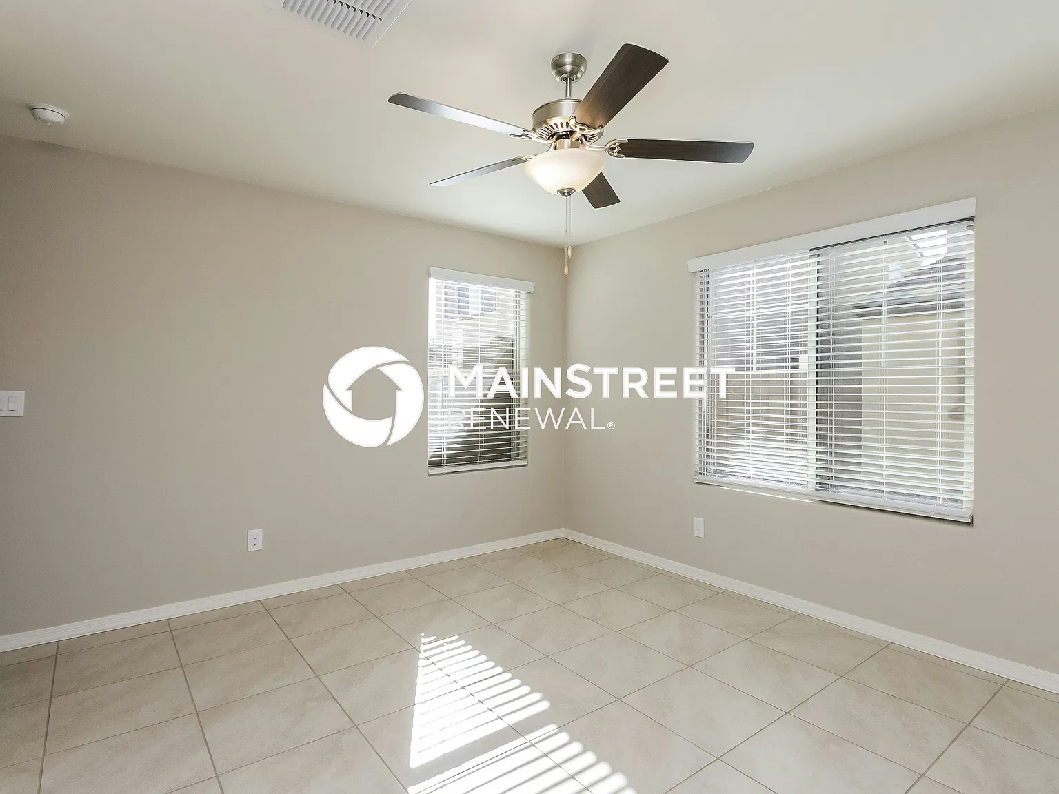 8229 W Albeniz Pl — Photo 2