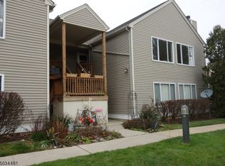 95 Falcon Ridge Way N, Hamburg, NJ 07419