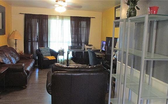3rd image of 3005 Monticello Cir