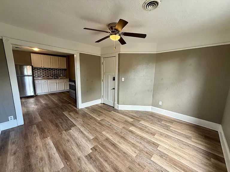 710 Lincoln St — Photo 5