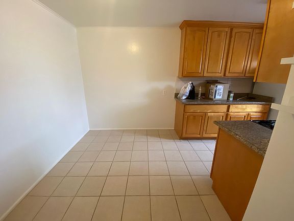 5th image of 879 37th Ave