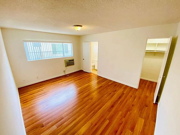 5th image of 7011 Lanewood Ave #U205