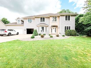 1933 Horseshoe Ln, De Pere, WI 54115