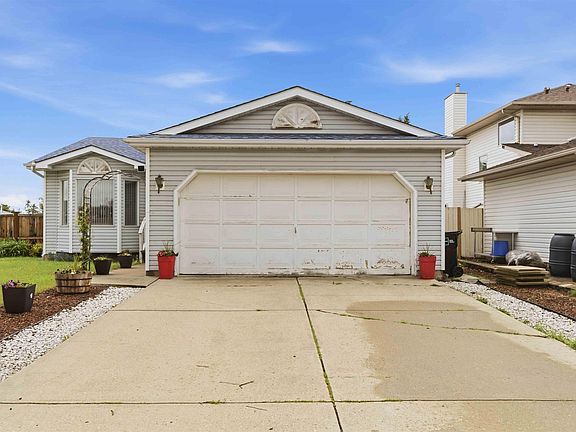 4th image of 4428 11a Ave NW