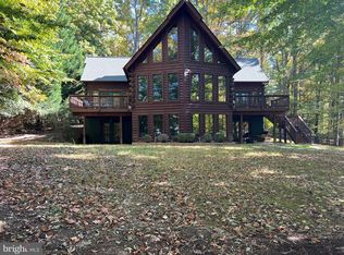 203 Tyler Point Ln, Bumpass, VA 23024