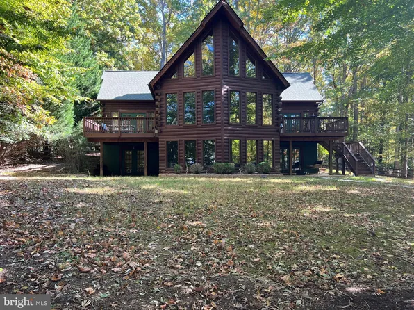 203 Tyler Point Ln, Bumpass, VA 23024