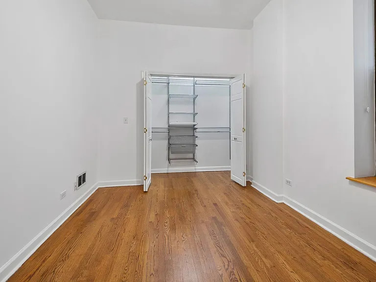 1420 W Erie St #1F — Photo 13