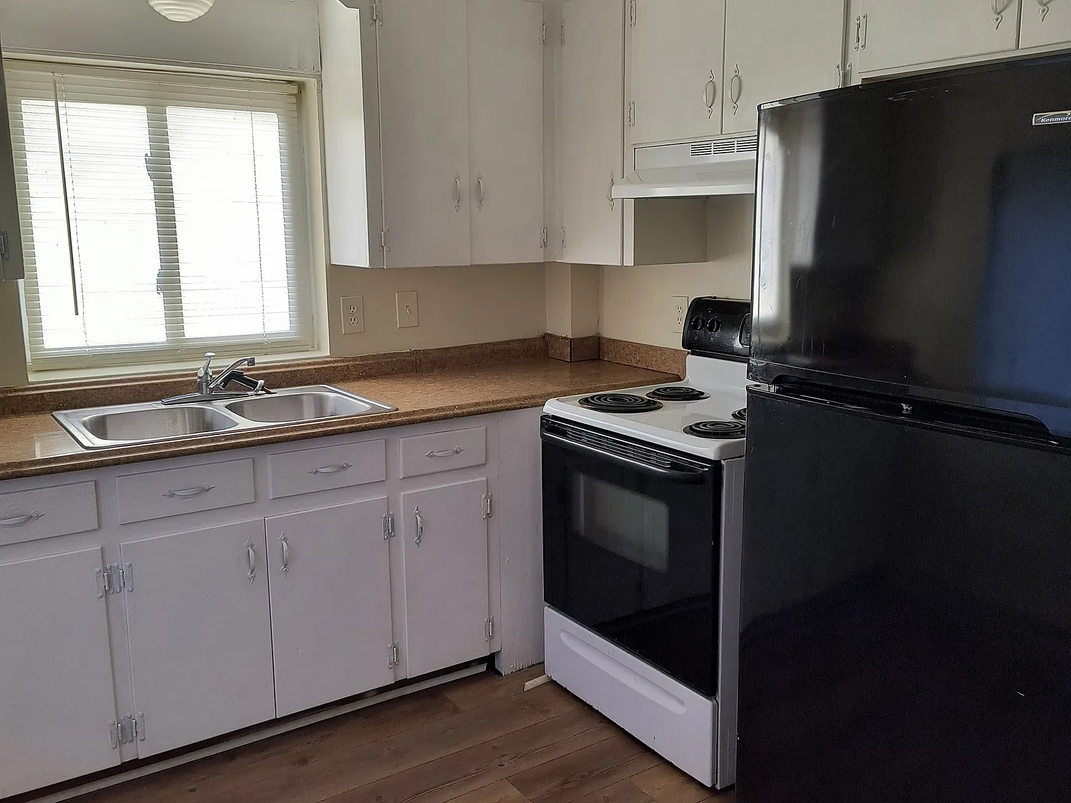 320 Twin Oak Drive - B — Photo 3