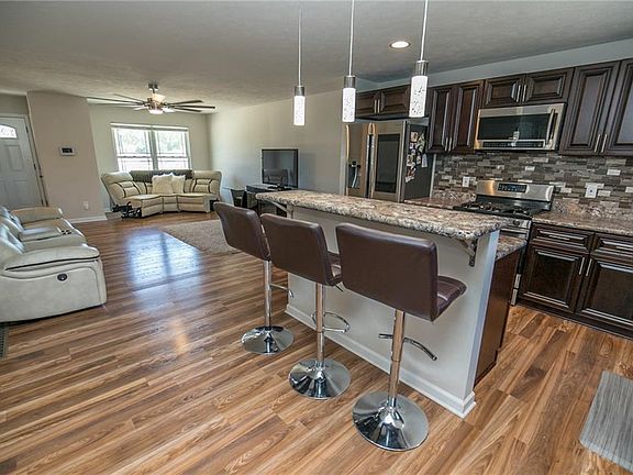 5th image of 385 Hubbell Cir