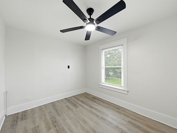 3rd image of 1400 Woodlawn Ave #1400