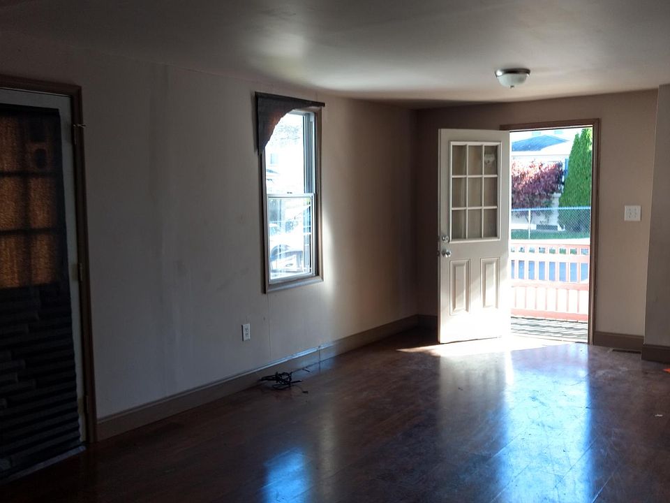 1st image of 140 Green St