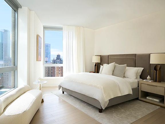 3rd image of 212 W 72nd St #15B