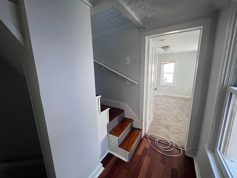 2104 Bank St — Photo 13