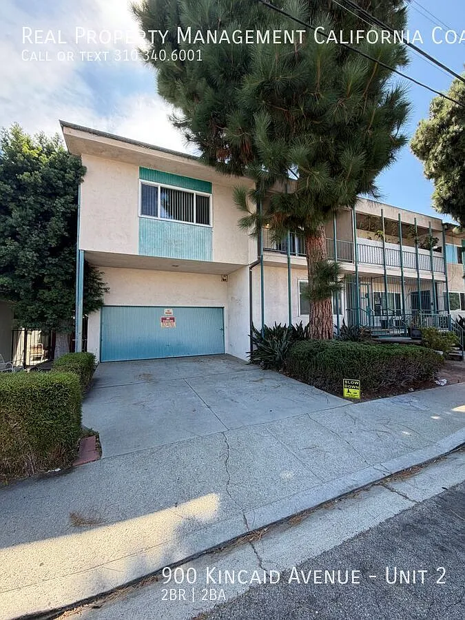 Gorgeous 2Bed 1,5Ba Townhouse w/in-unit Laundry+2 Car Garage — Photo 1