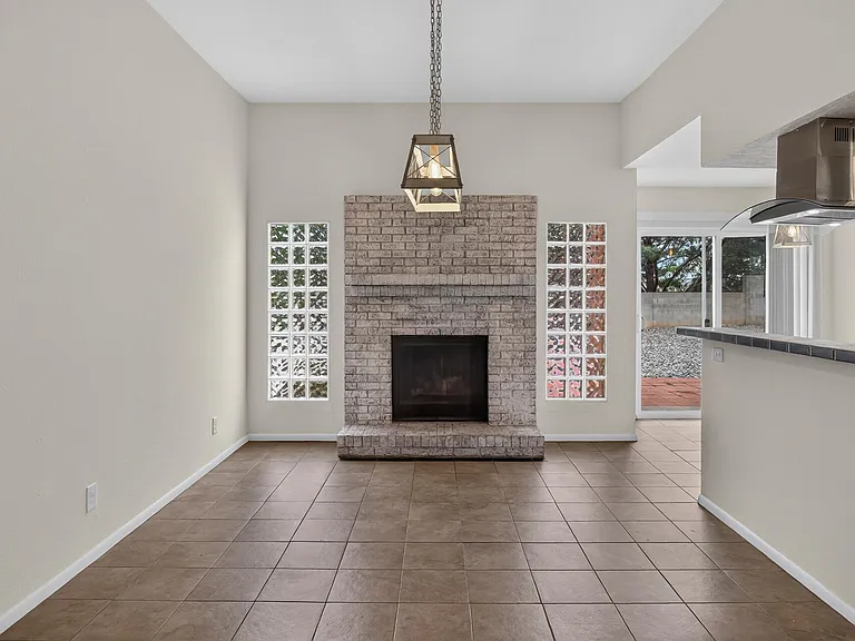 10501 Delicado Pl NE — Photo 6