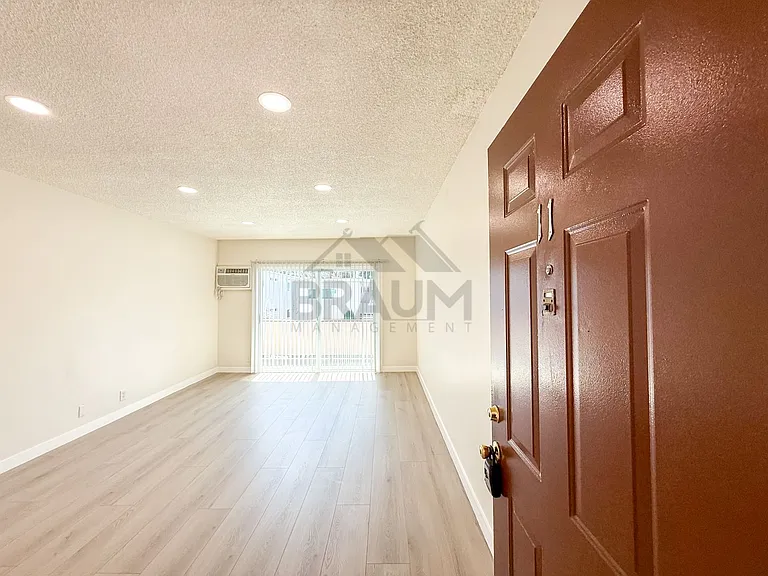SEPULVEDA — Photo 9