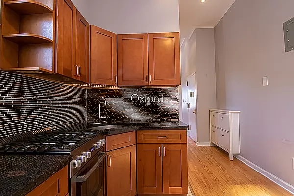 Rented by NYC LUXURY APT RENTALS CO LLC | media 2