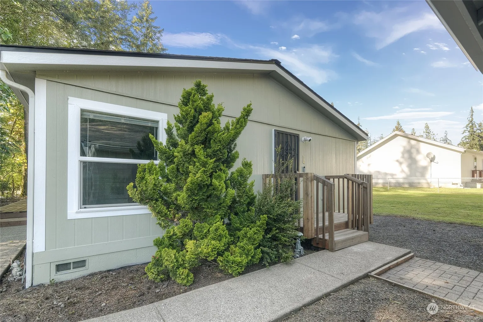 41 E Lakeshore Drive W photo 1