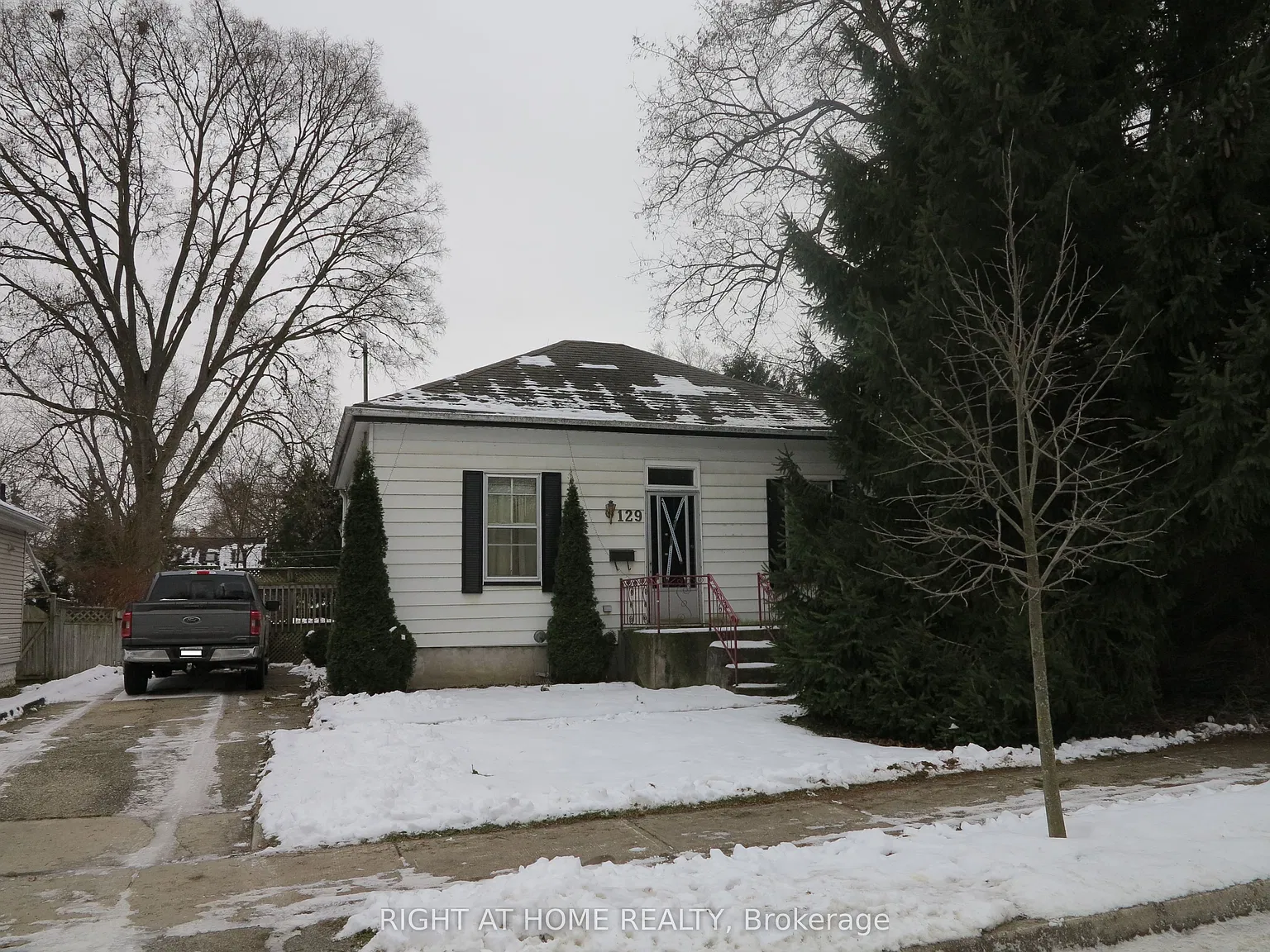 3 bed, $2,300 — Photo 1