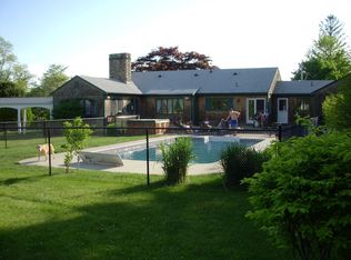 12 Cherry Ln, Bristol, RI 02809