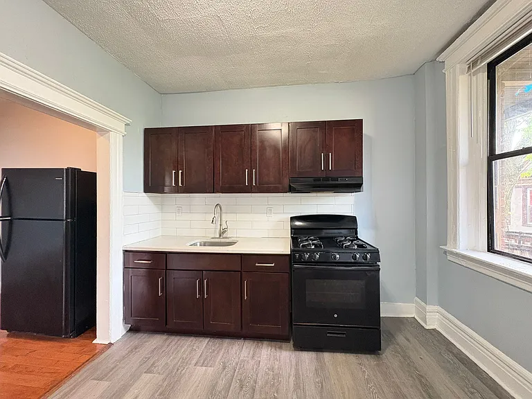 75 Carnegie Ave #11 — Photo 1
