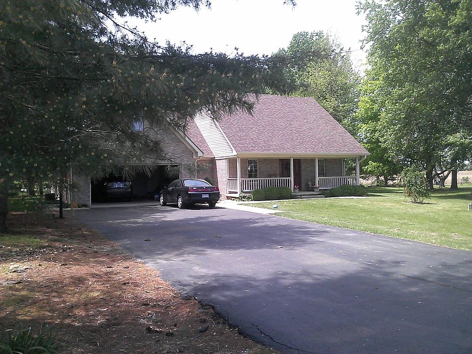2nd image of 309 N Hickory Ln