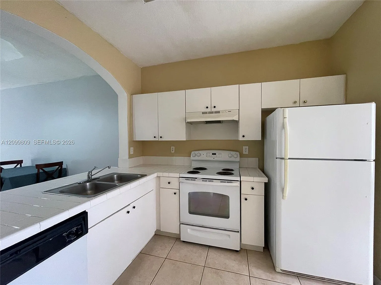 Hampton Place Condo — Photo 2