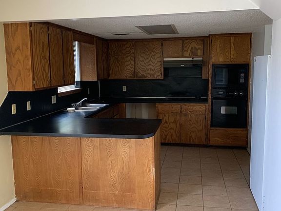 3rd image of 1706 Parkview St