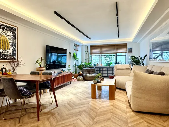135 E 54th St, New York, NY