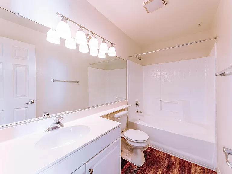Laurel Canyon Apartment Homes — Photo 63