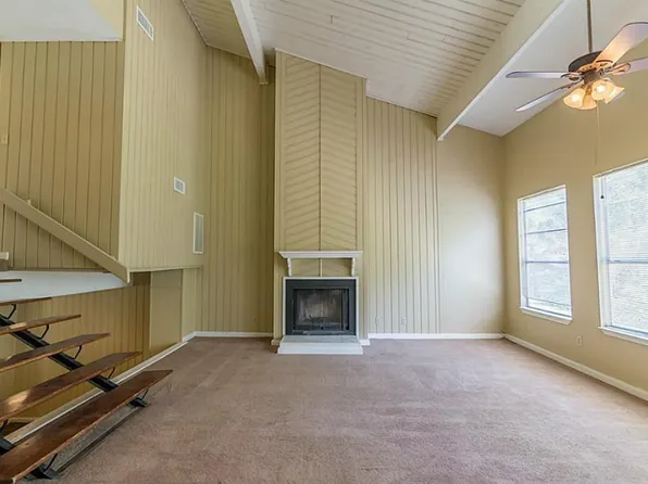 17 Lakeway St, Conroe, TX 77304