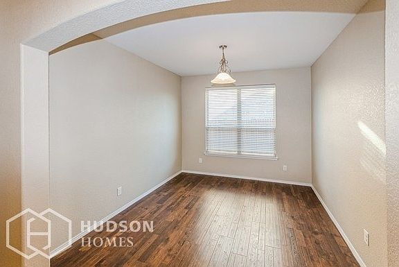 5th image of 2118 Brenham Dr