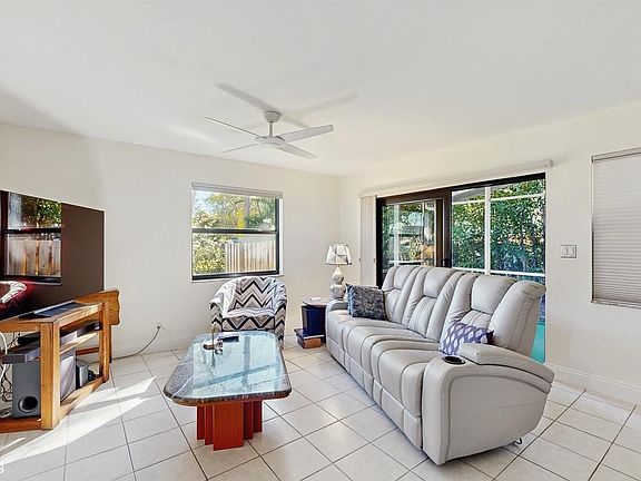 2nd image of 2113 NE 11th Avenue #2113
