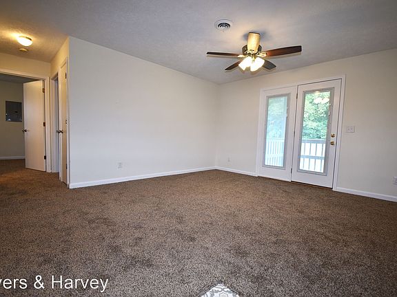 3rd image of 3247 Tower Dr #G